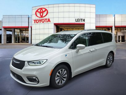 Used 2021 Chrysler Pacifica Touring-L w/ Uconnect Theater Family Group