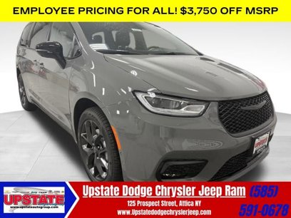 New 2025 Chrysler Pacifica Limited