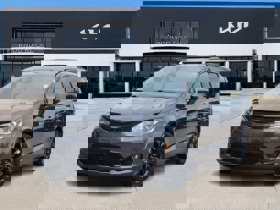 Used 2018 Chrysler Pacifica Limited w/ Advanced Safetytec Group