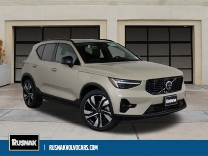 New 2025 Volvo XC40 B5 Plus w/ Climate Package