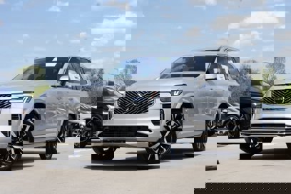 New 2025 Volvo XC90 B5 Core w/ Protection Package Premier