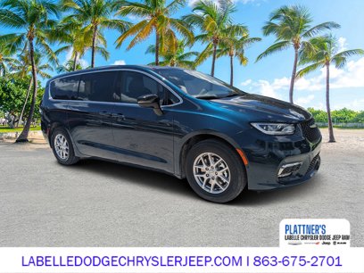 New 2025 Chrysler Pacifica Select