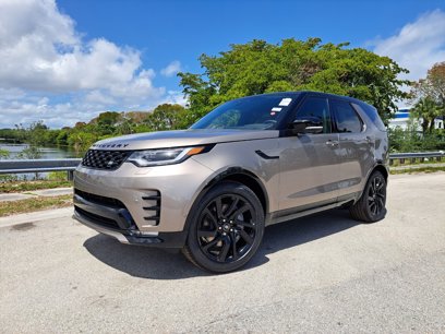 New 2025 Land Rover Discovery Dynamic SE