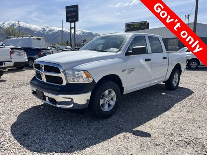 New 2023 RAM 1500 4x4 Crew Cab Classic w/ Chrome Appearance Group