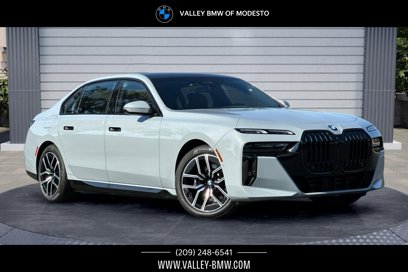 New 2025 BMW i7 xDrive60 w/ Premium Package