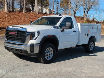 New 2024 GMC Sierra 3500 Pro w/ Convenience Package