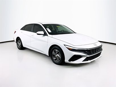 New 2025 Hyundai Elantra SE