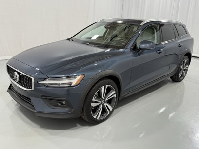 Certified 2023 Volvo V60 B5 Cross Country Plus w/ Climate Package