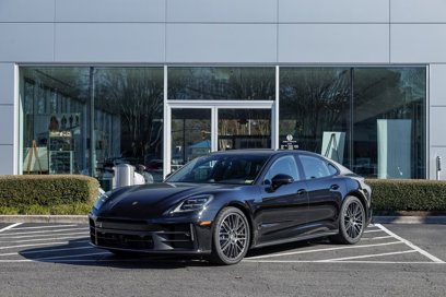 New 2025 Porsche Panamera 4