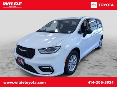 Used 2024 Chrysler Pacifica Touring-L