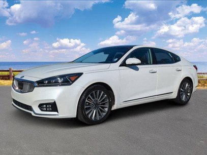 Used 2017 Kia Cadenza Technology