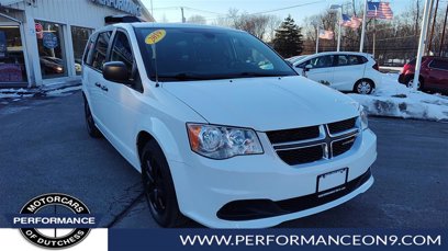 Used 2019 Dodge Grand Caravan SE w/ UConnect Hands-Free Group
