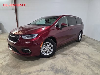 Used 2023 Chrysler Pacifica Touring-L