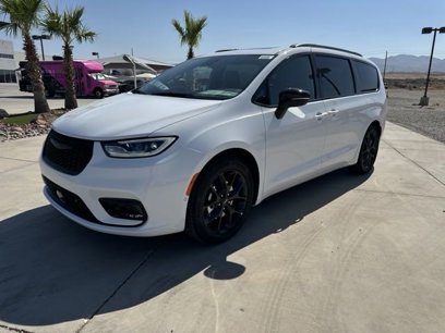 New 2024 Chrysler Pacifica Limited w/ S Appearance Package