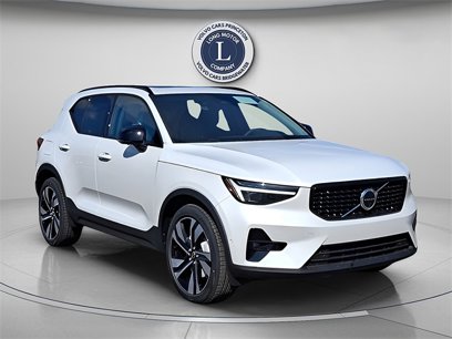 New 2025 Volvo XC40 B5 Plus w/ Protection Package Premier