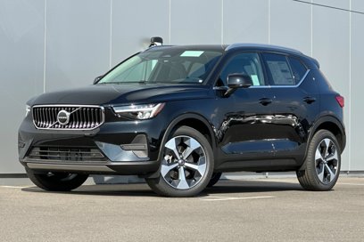 New 2025 Volvo XC40 B5 Core w/ Protection Package Premier