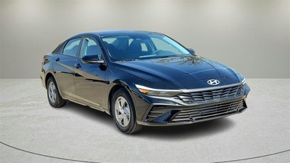 New 2025 Hyundai Elantra SE
