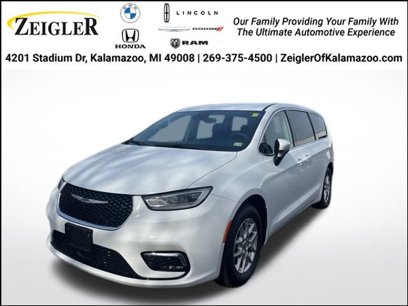 Used 2023 Chrysler Pacifica Touring-L