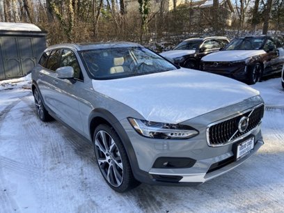 New 2025 Volvo V90 B6 Cross Country Ultra w/ Climate Package