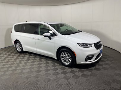 Used 2023 Chrysler Pacifica Touring-L