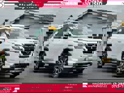 New 2025 Nissan Pathfinder SL w/ SL Premium Package