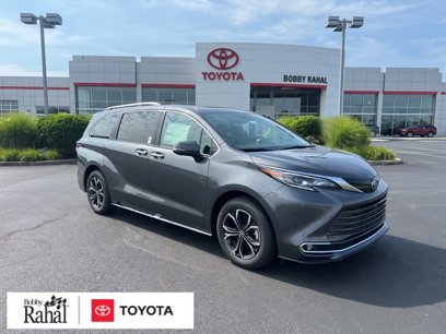 New 2025 Toyota Sienna Platinum