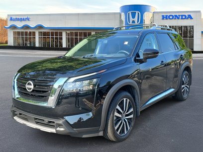 Used 2025 Nissan Pathfinder Platinum w/ Cargo Package