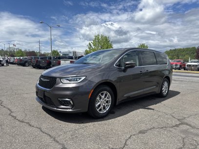 Used 2023 Chrysler Pacifica Touring-L