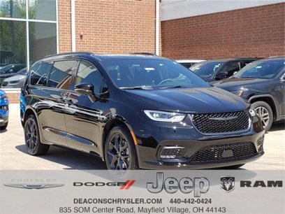 New 2025 Chrysler Pacifica Limited