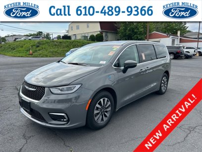 Used 2023 Chrysler Pacifica Touring-L