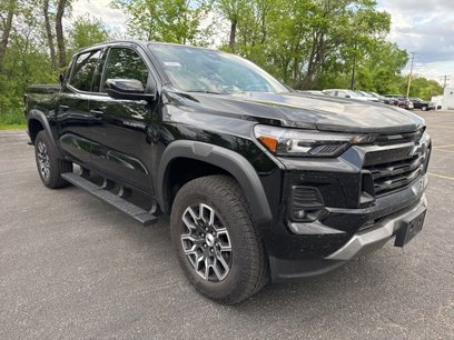 Used 2024 Chevrolet Colorado Z71 w/ Z71 Convenience Package 2