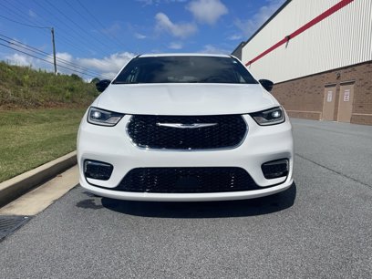 New 2025 Chrysler Pacifica Select