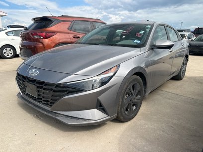 Used 2022 Hyundai Elantra SEL w/ Preferred Accessory Package