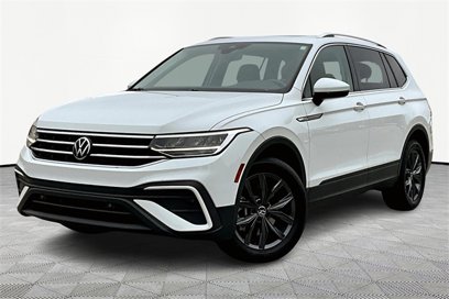 Used 2022 Volkswagen Tiguan SE w/ Panoramic Sunroof Package