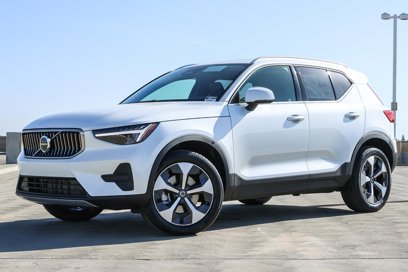 New 2025 Volvo XC40 B5 Core w/ Protection Package Premier
