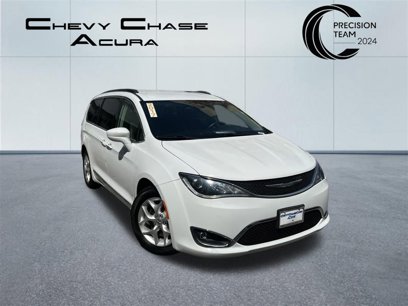 Used 2017 Chrysler Pacifica Touring-L w/ Tire & Wheel Group