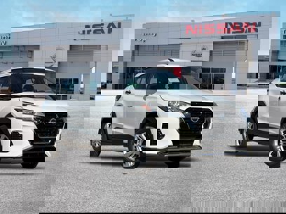 New 2025 Nissan Kicks Play S