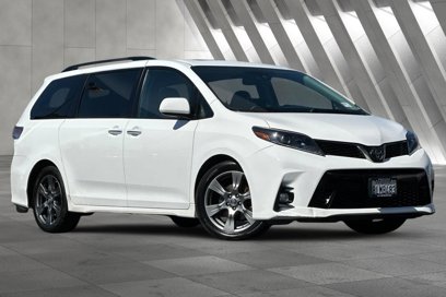 Used 2020 Toyota Sienna SE