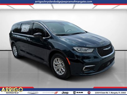 New 2025 Chrysler Pacifica Select