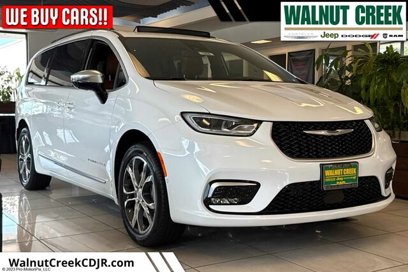 New 2025 Chrysler Pacifica Pinnacle