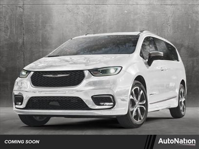 New 2025 Chrysler Pacifica Select