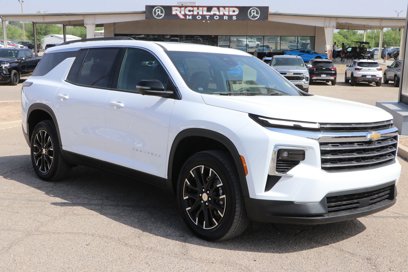 New 2025 Chevrolet Traverse LT w/ Sun and Wheel Package