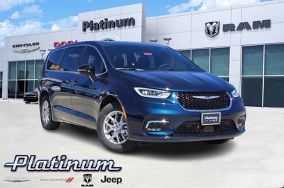 New 2025 Chrysler Pacifica Select