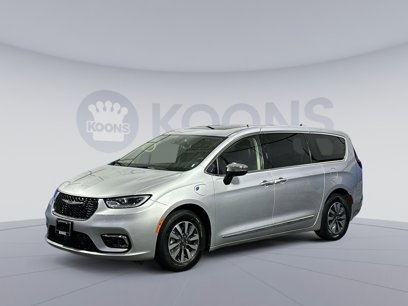 Used 2023 Chrysler Pacifica Limited