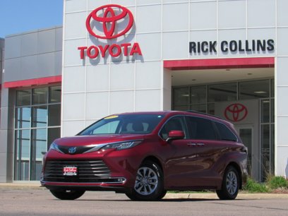 Used 2022 Toyota Sienna XLE