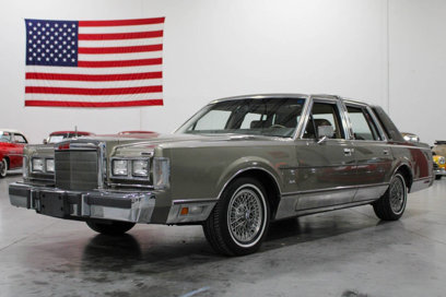 Used 1988 Lincoln Town Car Signature