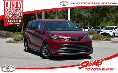 Used 2022 Toyota Sienna XLE