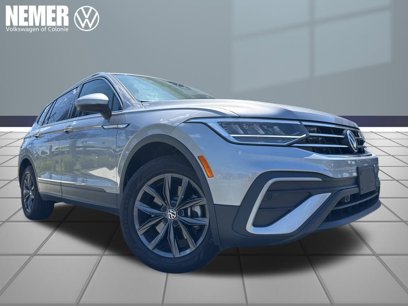 Used 2024 Volkswagen Tiguan SE w/ Panoramic Sunroof Package