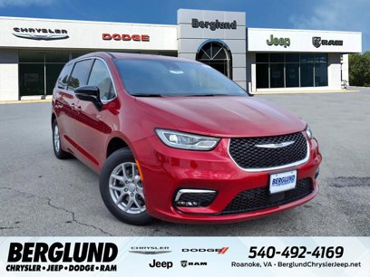 New 2025 Chrysler Pacifica Select