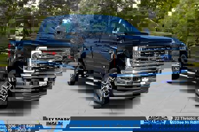 New 2025 Ford F250 Lariat w/ FX4 Off-Road Package